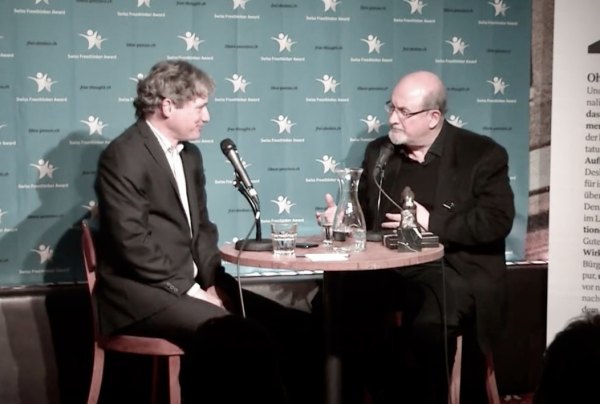 Andreas Kyriacou und Salman Rushdie im Gespräch