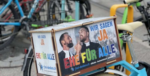 Fahrrad mit Ehe-für-alle-Werbung